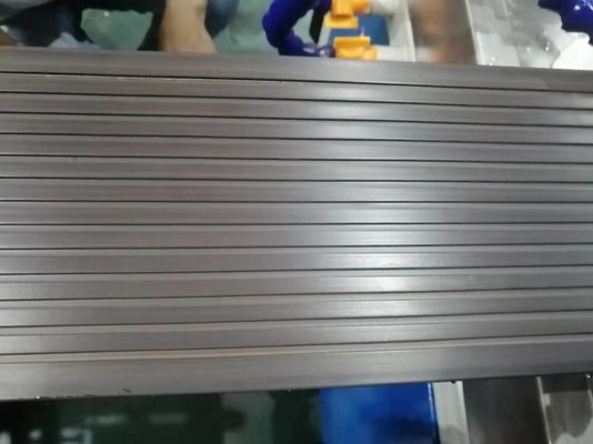 AutoCAD entworfenen PE WPC Decking Profil Louver Wandverkleidung Produktionslinie für den Markt
